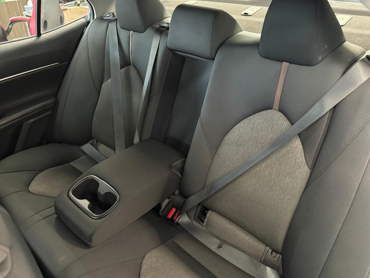 2020 Toyota Camry LE+Adaptive Cruise+LaneKeep+ApplePlay+CLEAN CARFAX - Photo #25