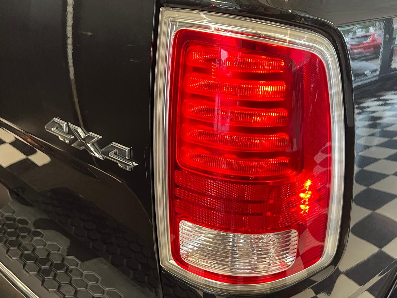 2016 RAM 1500 Laramie Crew 4x4 EcoDiesel+New Tires+CLEAN CARFAX - Photo #70