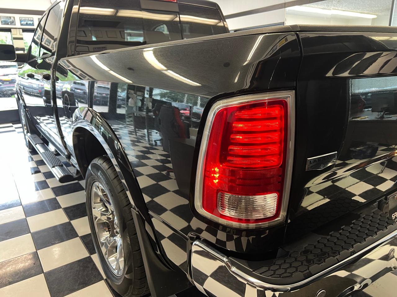 2016 RAM 1500 Laramie Crew 4x4 EcoDiesel+New Tires+CLEAN CARFAX - Photo #44