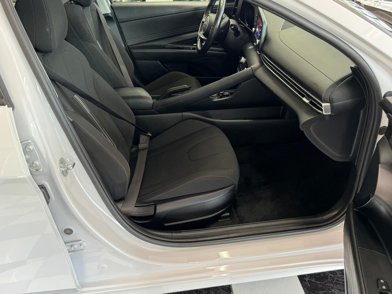 2021 Hyundai Elantra Preferred W/Sun & TECH PKG+lane Keep+CLEAN CARFAX Photo22