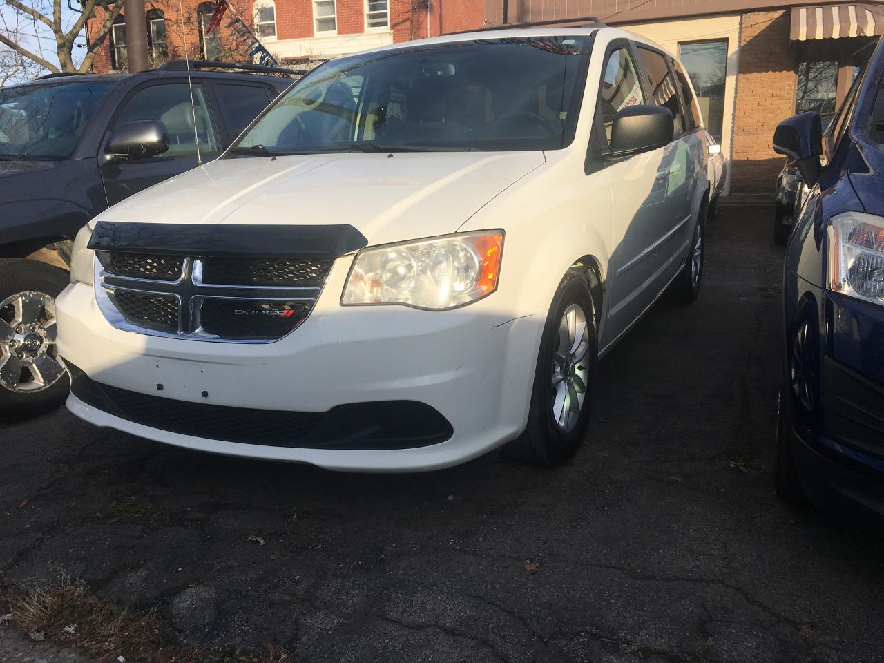 2013 Dodge Caravan Stow&Go Seating - Factory DVD - Low KM's - Photo #1