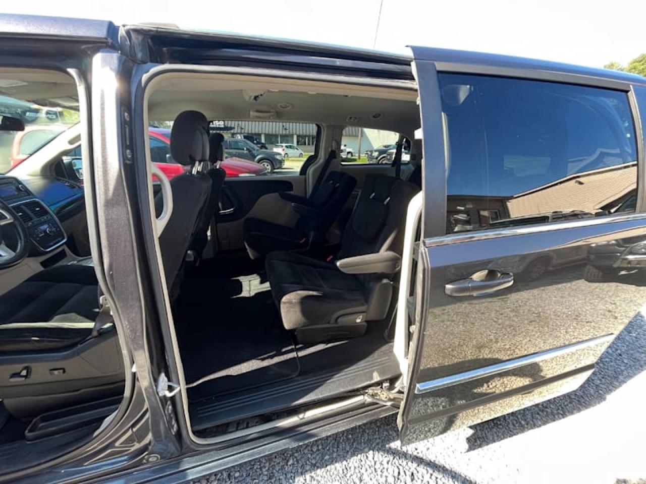 2016 Dodge Grand Caravan 4dr Wgn Crew with Safety and Warranty, Financing available Photo