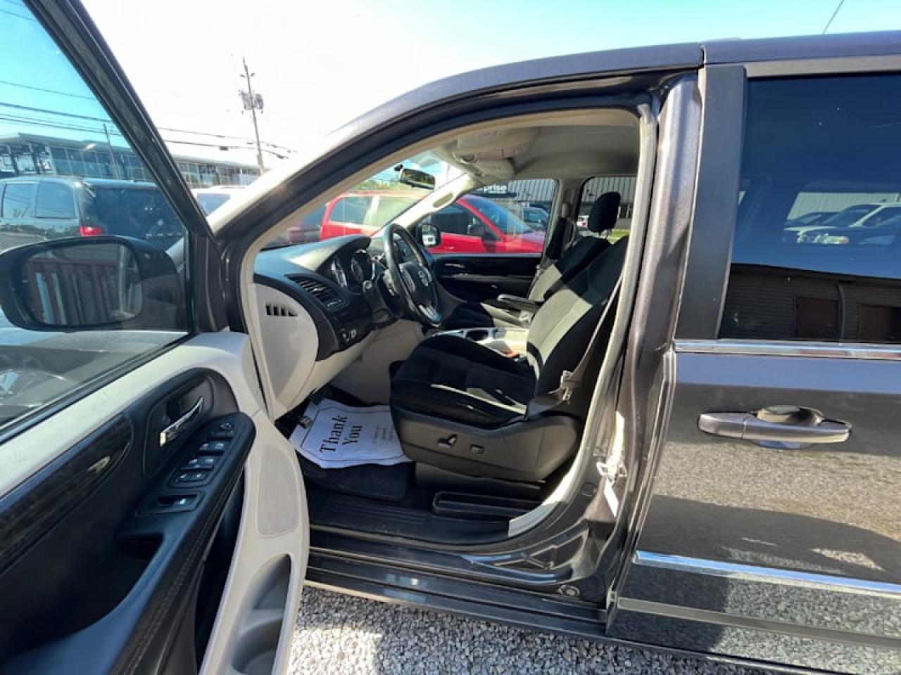 2016 Dodge Grand Caravan 4dr Wgn Crew with Safety and Warranty, Financing available Photo