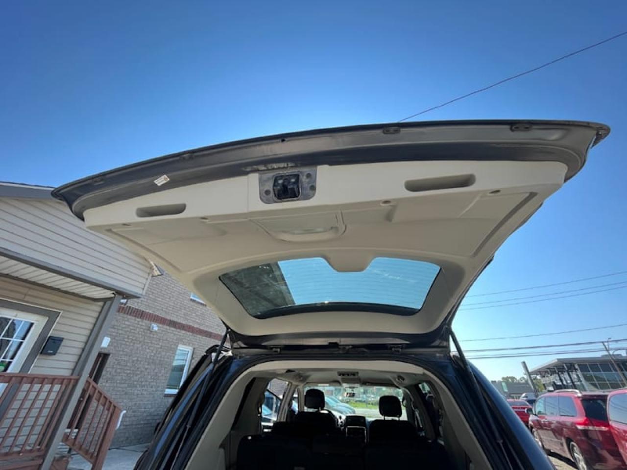 2016 Dodge Grand Caravan 4dr Wgn Crew with Safety and Warranty, Financing available Photo