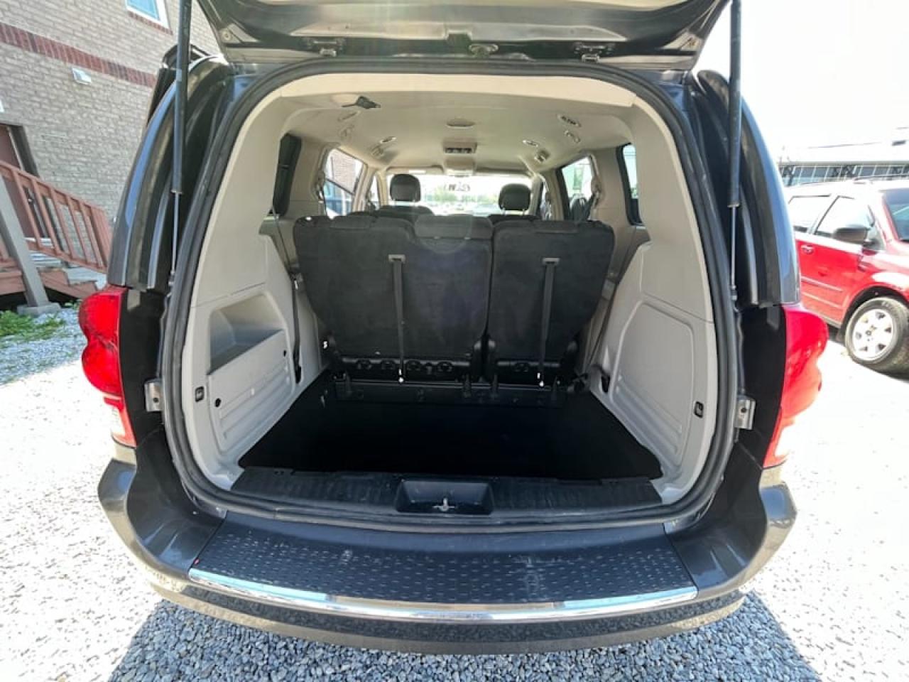 2016 Dodge Grand Caravan 4dr Wgn Crew with Safety and Warranty, Financing available Photo