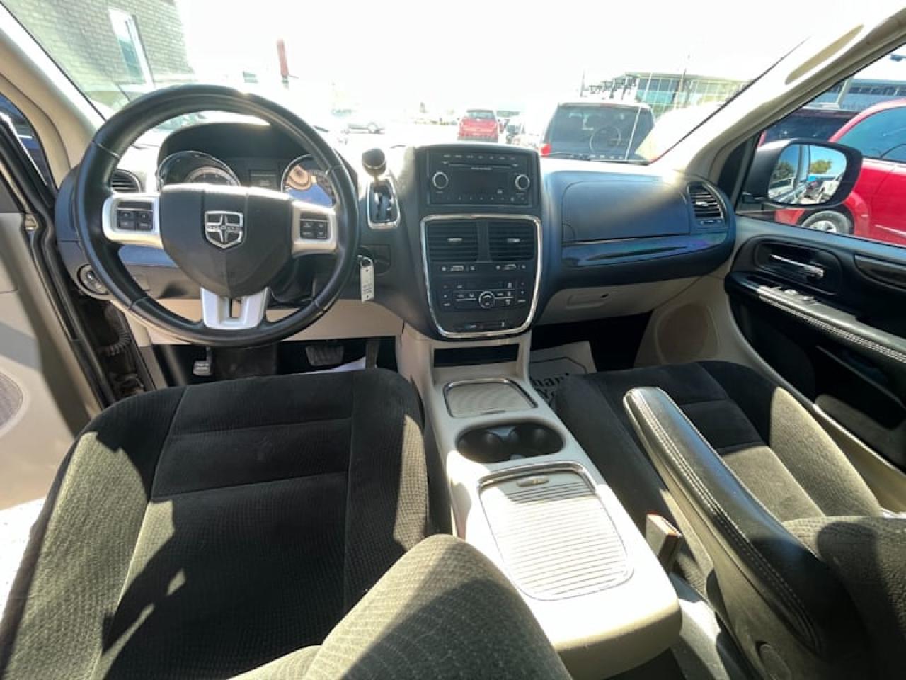 2016 Dodge Grand Caravan 4dr Wgn Crew with Safety and Warranty, Financing available Photo