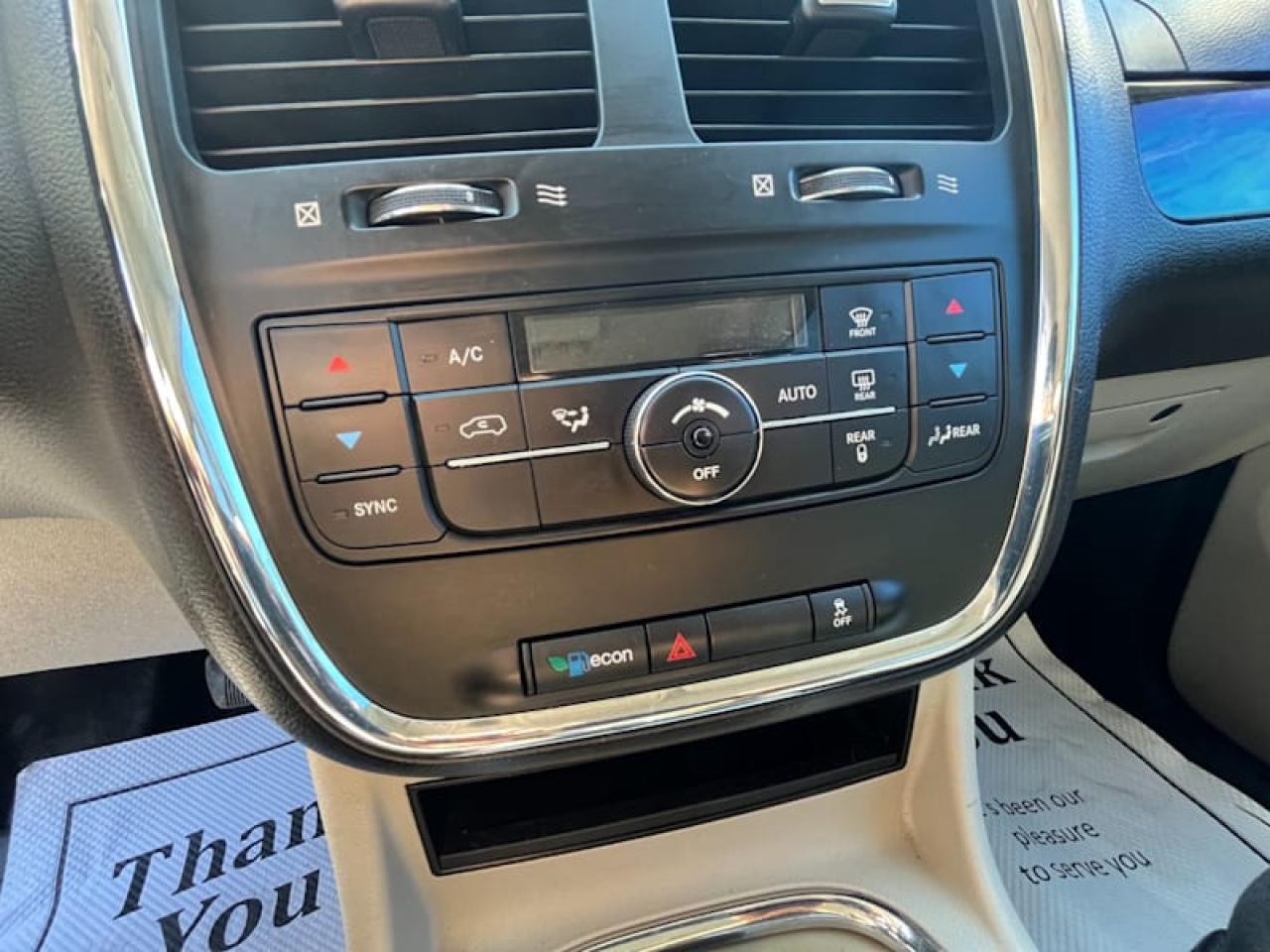 2016 Dodge Grand Caravan 4dr Wgn Crew with Safety and Warranty, Financing available Photo