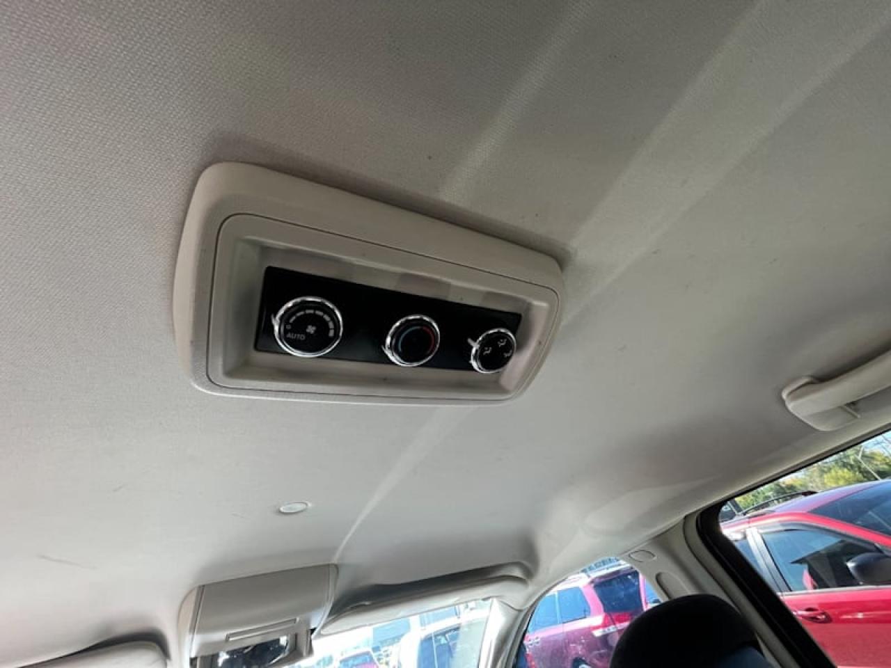 2016 Dodge Grand Caravan 4dr Wgn Crew with Safety and Warranty, Financing available Photo