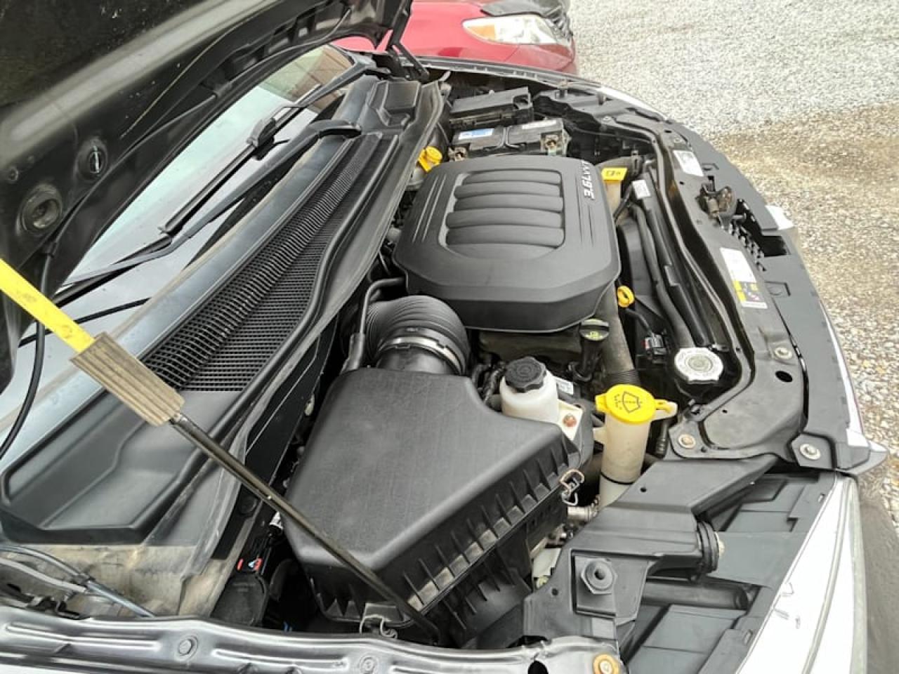 2016 Dodge Grand Caravan 4dr Wgn Crew with Safety and Warranty, Financing available Photo