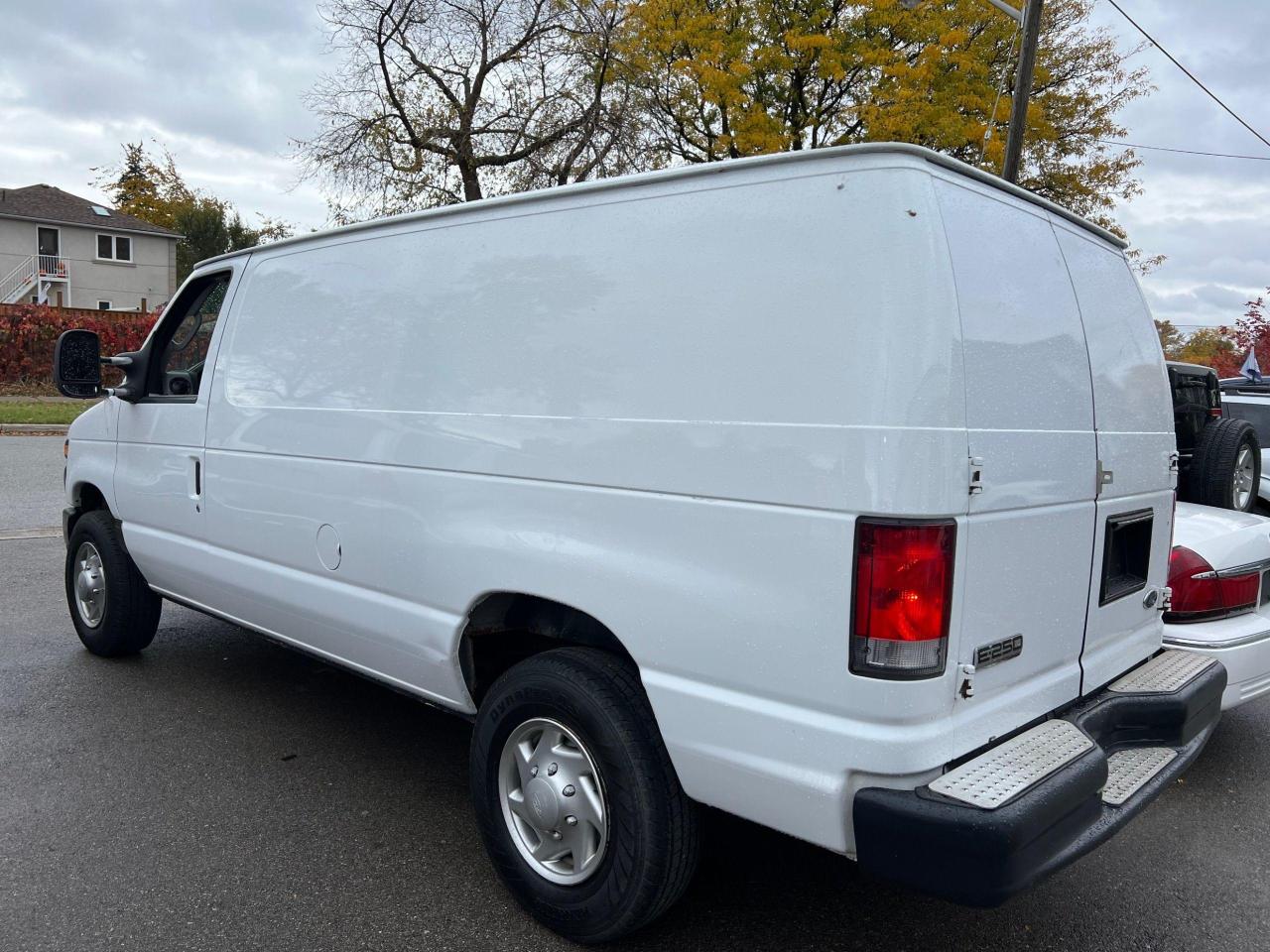 2014 Ford Econoline E-250 Commercial - Photo #3