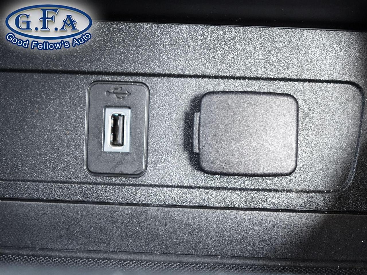 2018 Ford Escape SE MODEL, POWER SEATS, HEATED SEATS, REARVIEW CAME Photo