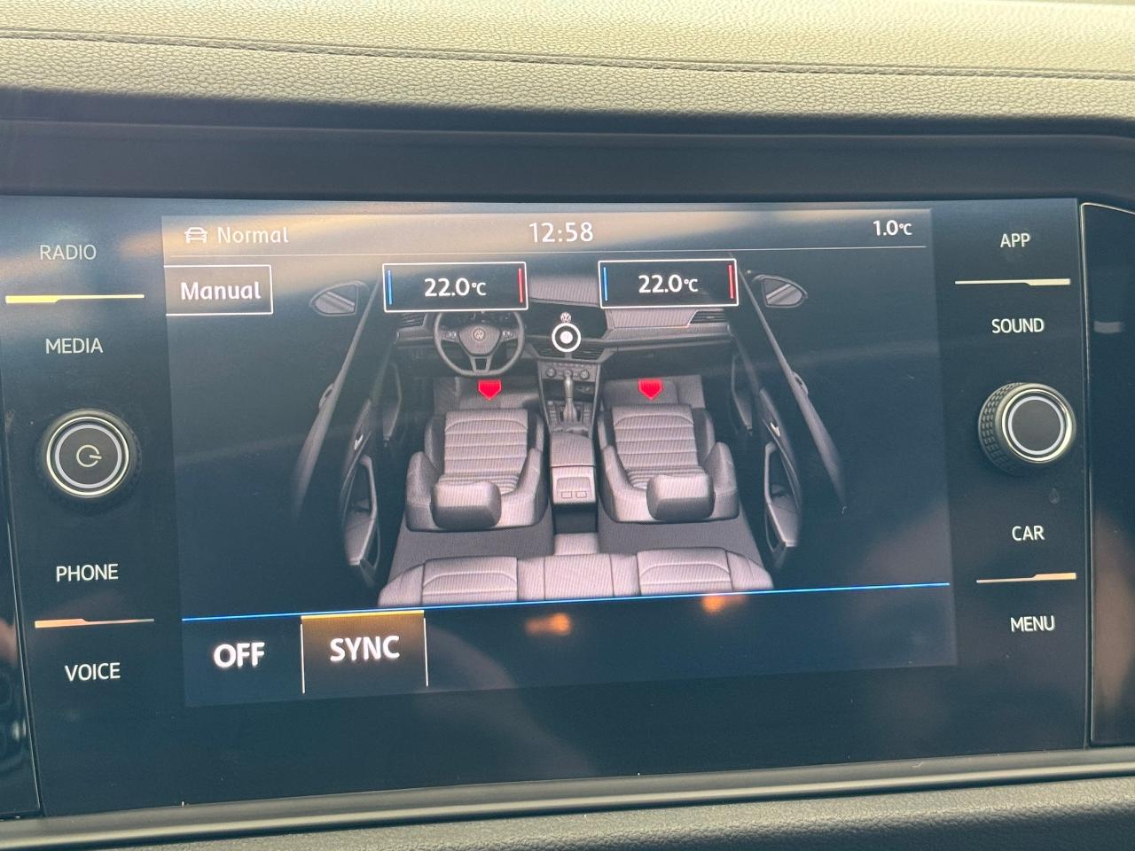 2019 Volkswagen Jetta Highline R-Line+Adaptive Cruise+CLEAN CARFAX - Photo #35