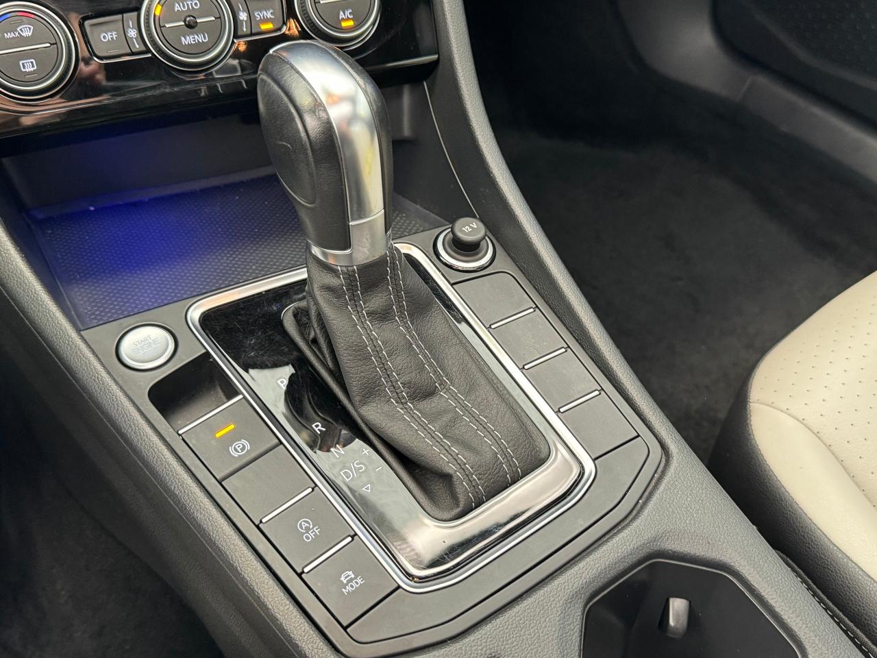 2019 Volkswagen Jetta Highline R-Line+Adaptive Cruise+CLEAN CARFAX Photo43