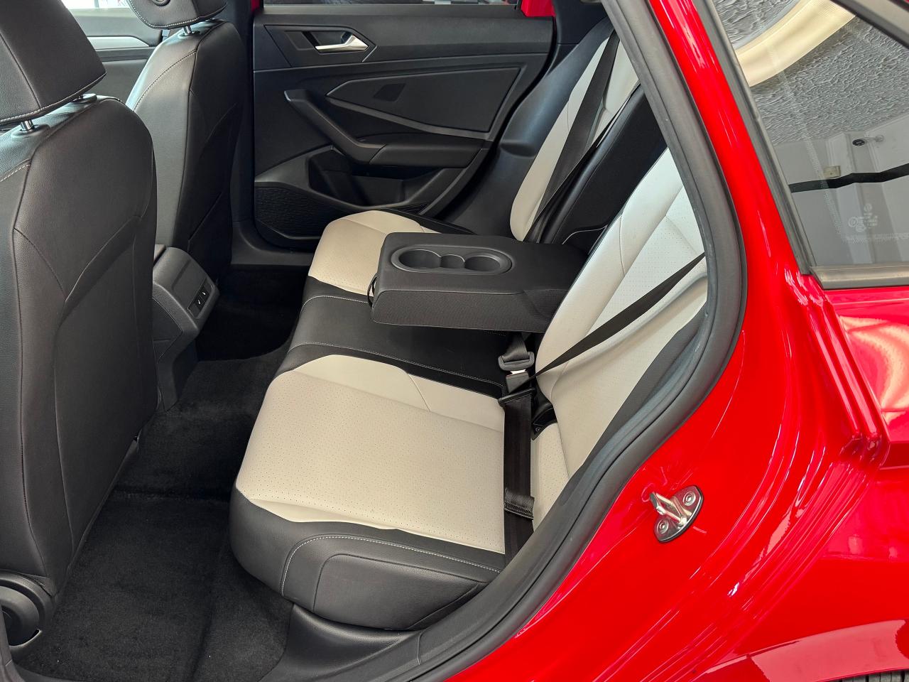2019 Volkswagen Jetta Highline R-Line+Adaptive Cruise+CLEAN CARFAX Photo99