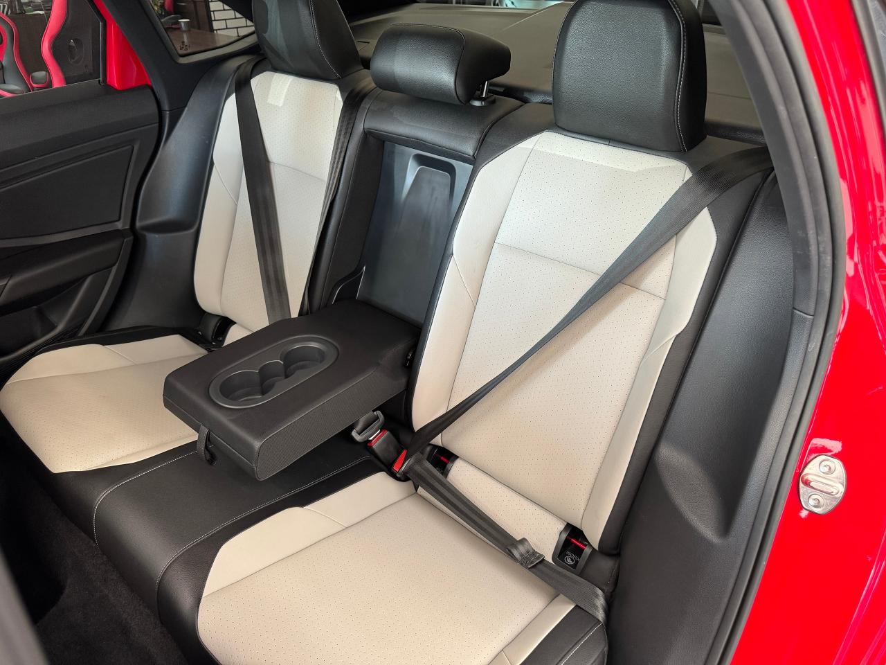 2019 Volkswagen Jetta Highline R-Line+Adaptive Cruise+CLEAN CARFAX - Photo #27