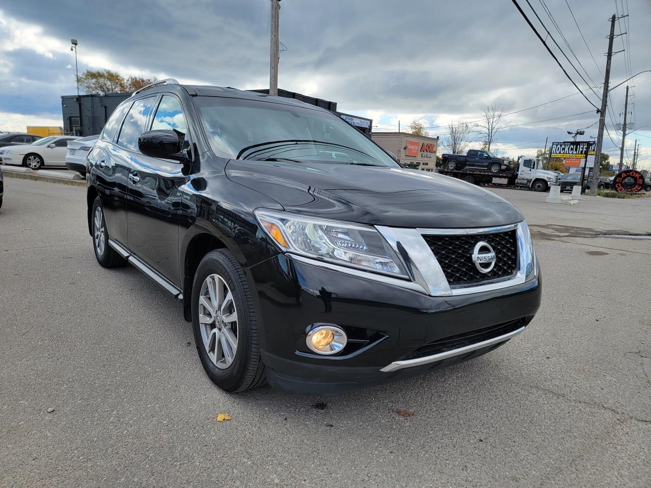 2016 Nissan Pathfinder SV - Photo #3