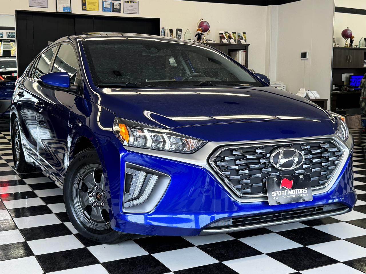 2020 Hyundai IONIQ Hybrid Preferred+LEDs+Lane Keep+Sunroof+New Tires - Photo #17