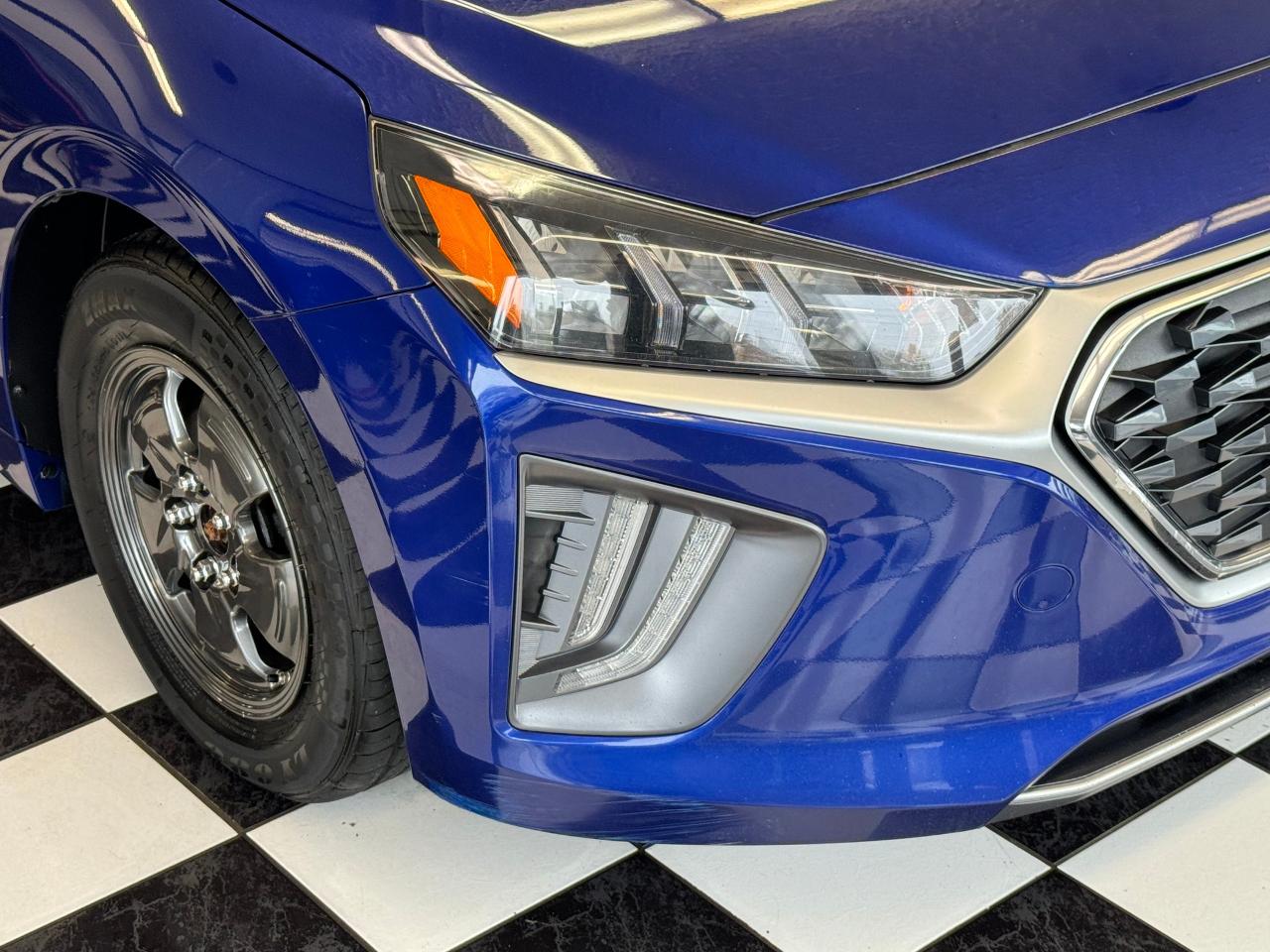 2020 Hyundai IONIQ Hybrid Preferred+LEDs+Lane Keep+Sunroof+New Tires - Photo #38