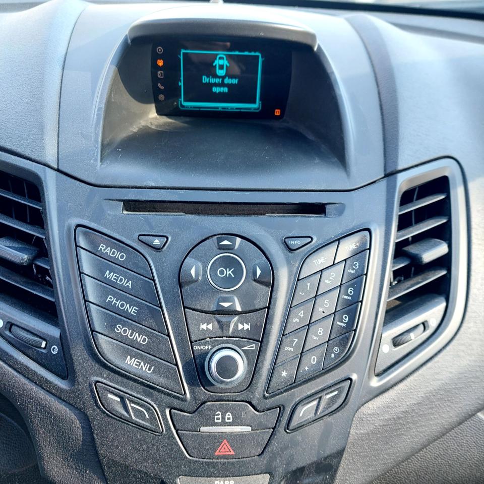 2015 Ford Fiesta 4dr Sdn SE - Photo #13
