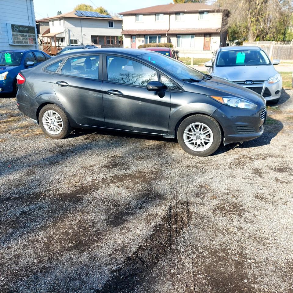 2015 Ford Fiesta 4dr Sdn SE - Photo #2