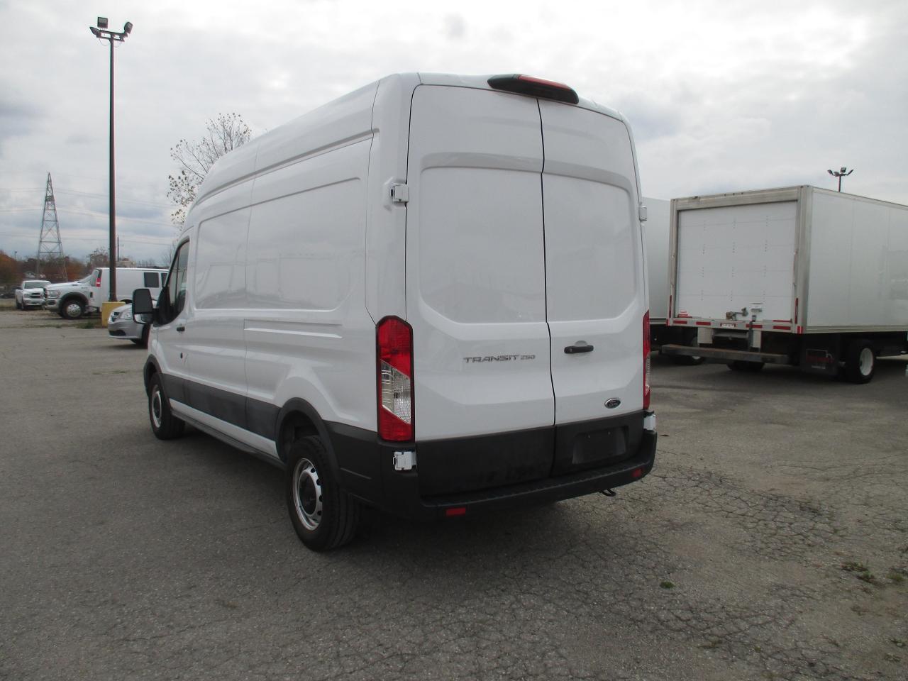 2021 Ford Transit 250 T-250 148" Hi Rf 9070 GVWR RWD - Photo #6