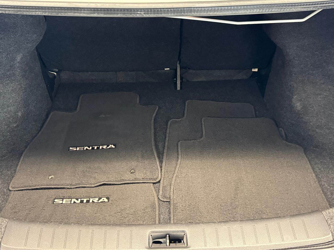 2016 Nissan Sentra SV+Sunroof+Camera+Heated Seats+CLEAN CARFAX Photo92