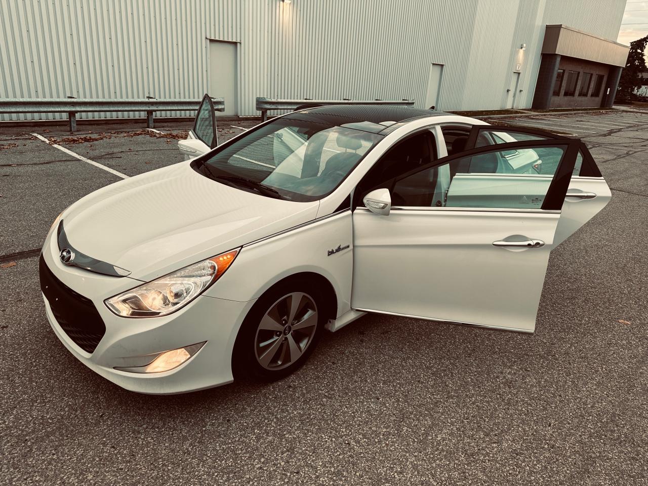 Used 2012 Hyundai Sonata Premium Package Hybrid ( Trade-In Special ) for sale in Mississauga, ON