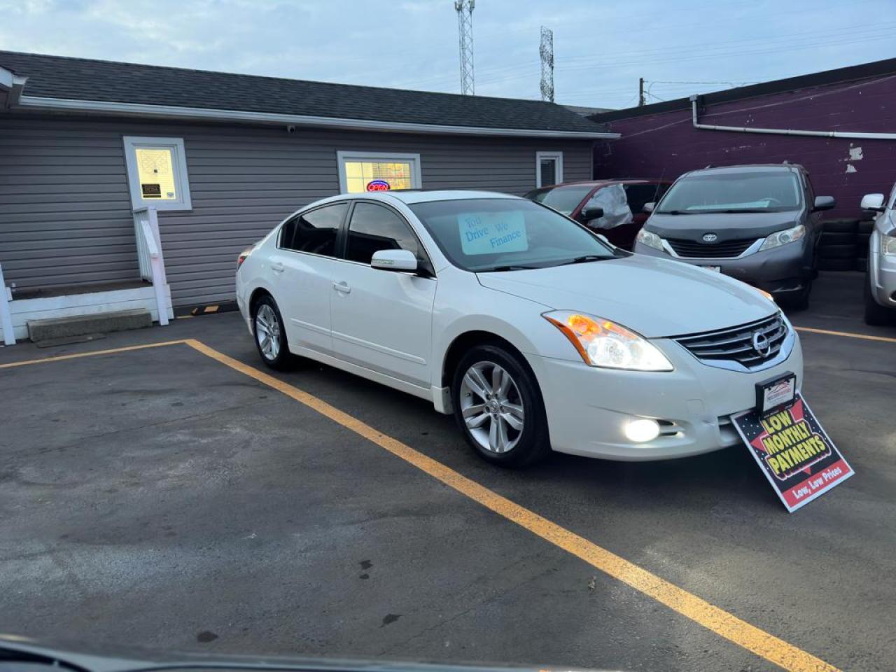 Used 2012 Nissan Altima 3.5 SR for sale in Hamilton, ON