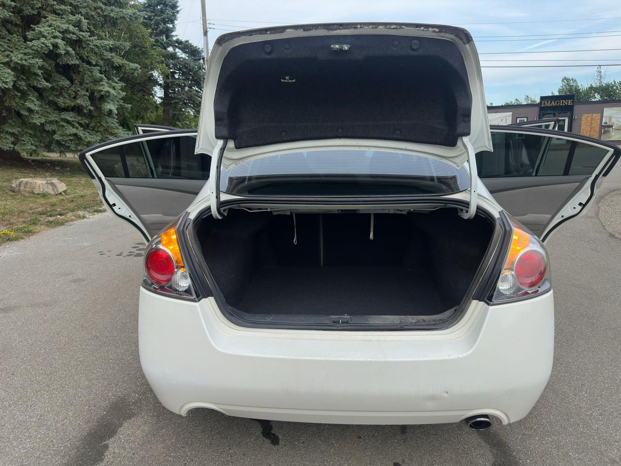 2012 Nissan Altima 4dr Sdn V6 CVT 3.5 SR Photo