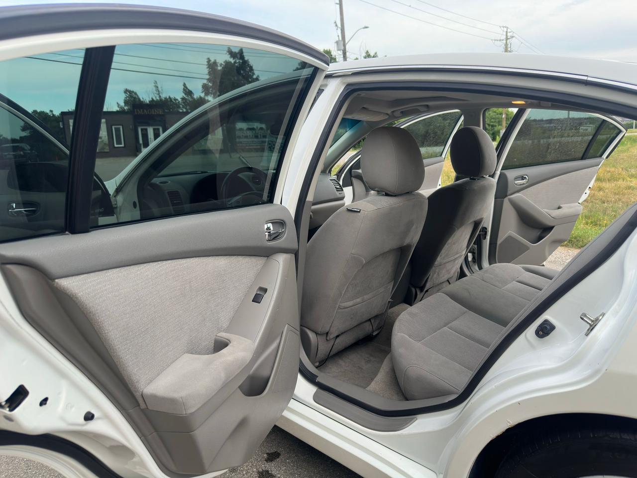 2012 Nissan Altima 4dr Sdn V6 CVT 3.5 SR Photo