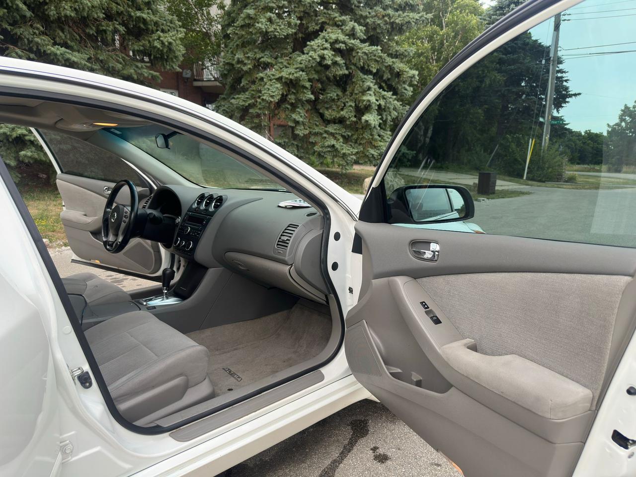 2012 Nissan Altima 4dr Sdn V6 CVT 3.5 SR Photo
