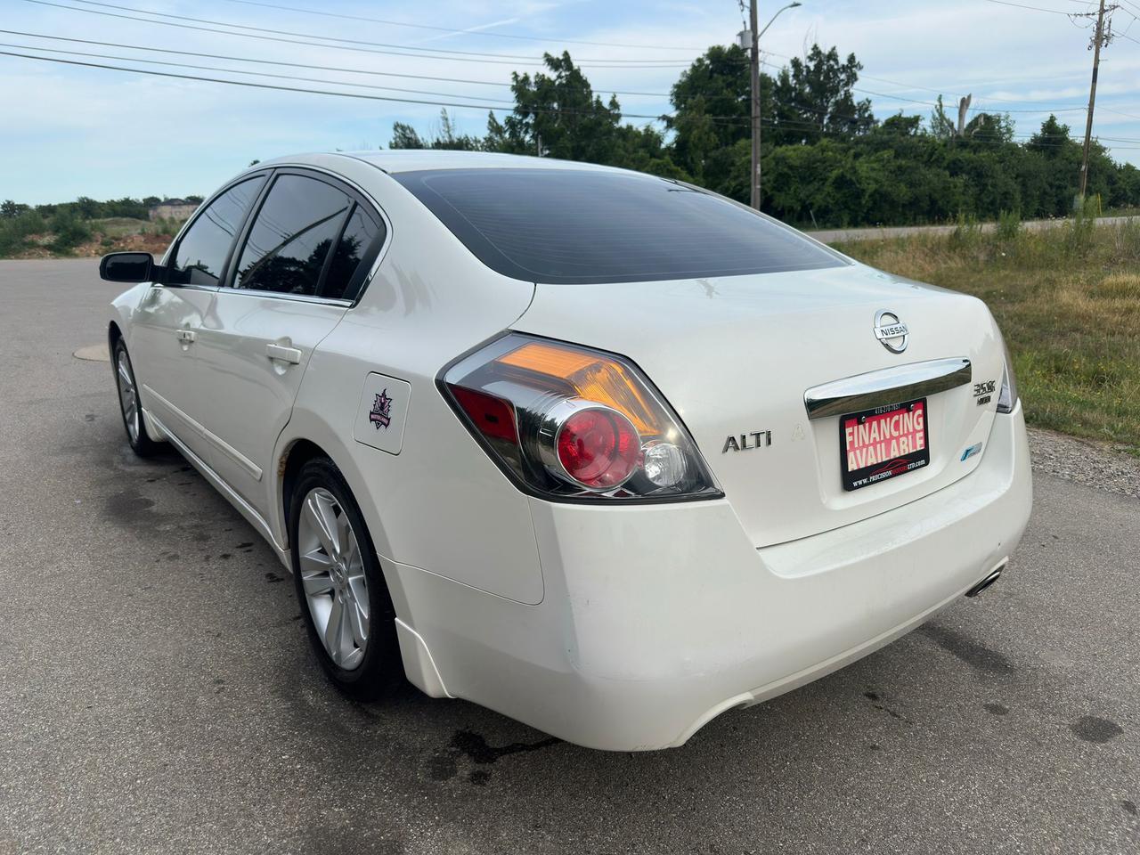 2012 Nissan Altima 4dr Sdn V6 CVT 3.5 SR Photo