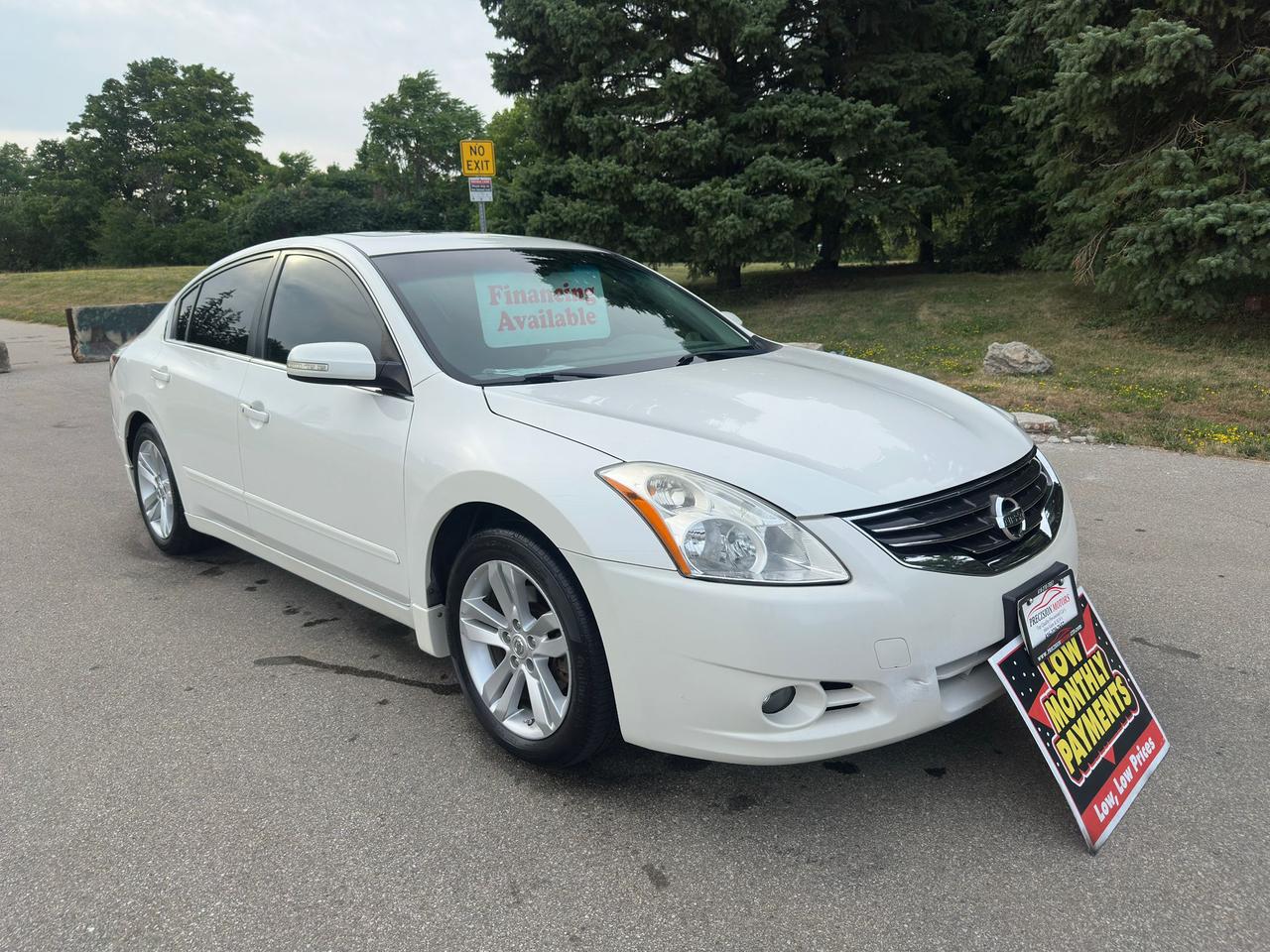 2012 Nissan Altima 4dr Sdn V6 CVT 3.5 SR Photo