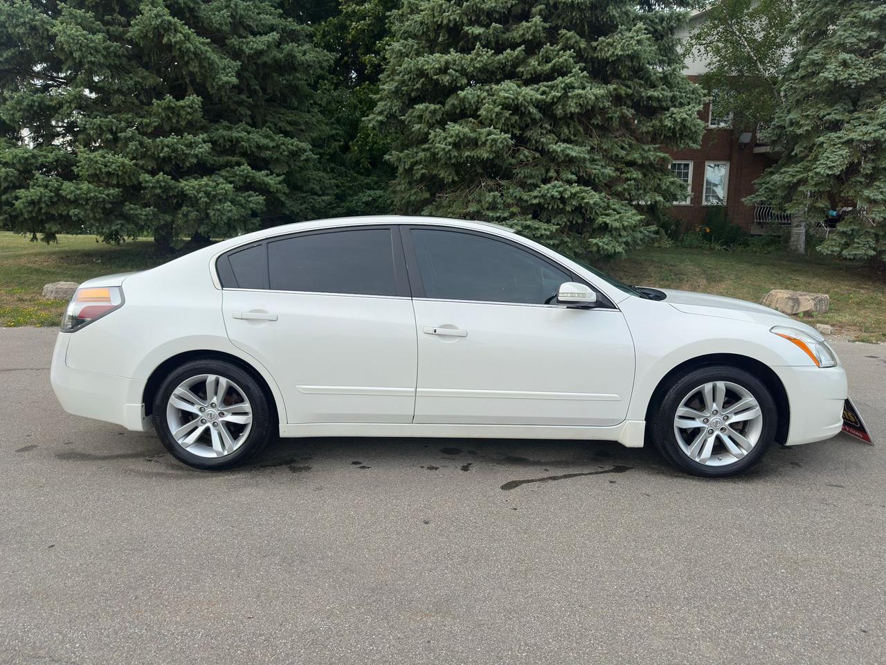 2012 Nissan Altima 4dr Sdn V6 CVT 3.5 SR Photo