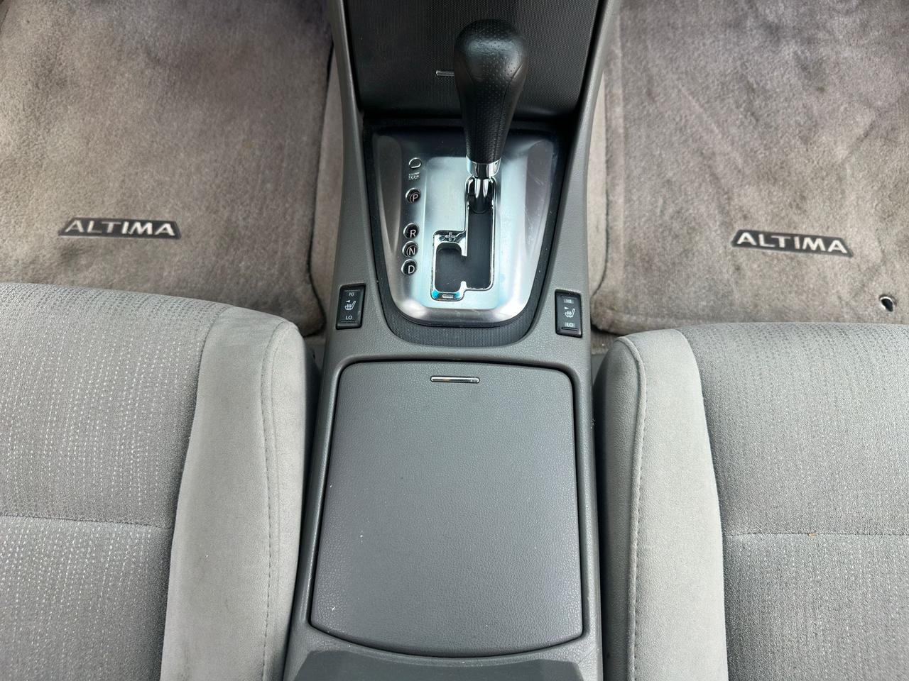 2012 Nissan Altima 4dr Sdn V6 CVT 3.5 SR Photo