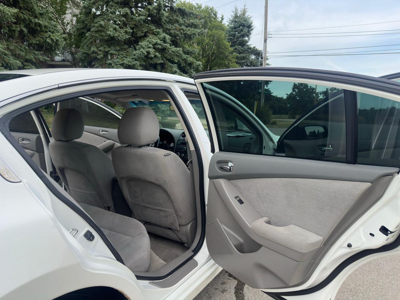 2012 Nissan Altima 4dr Sdn V6 CVT 3.5 SR Photo