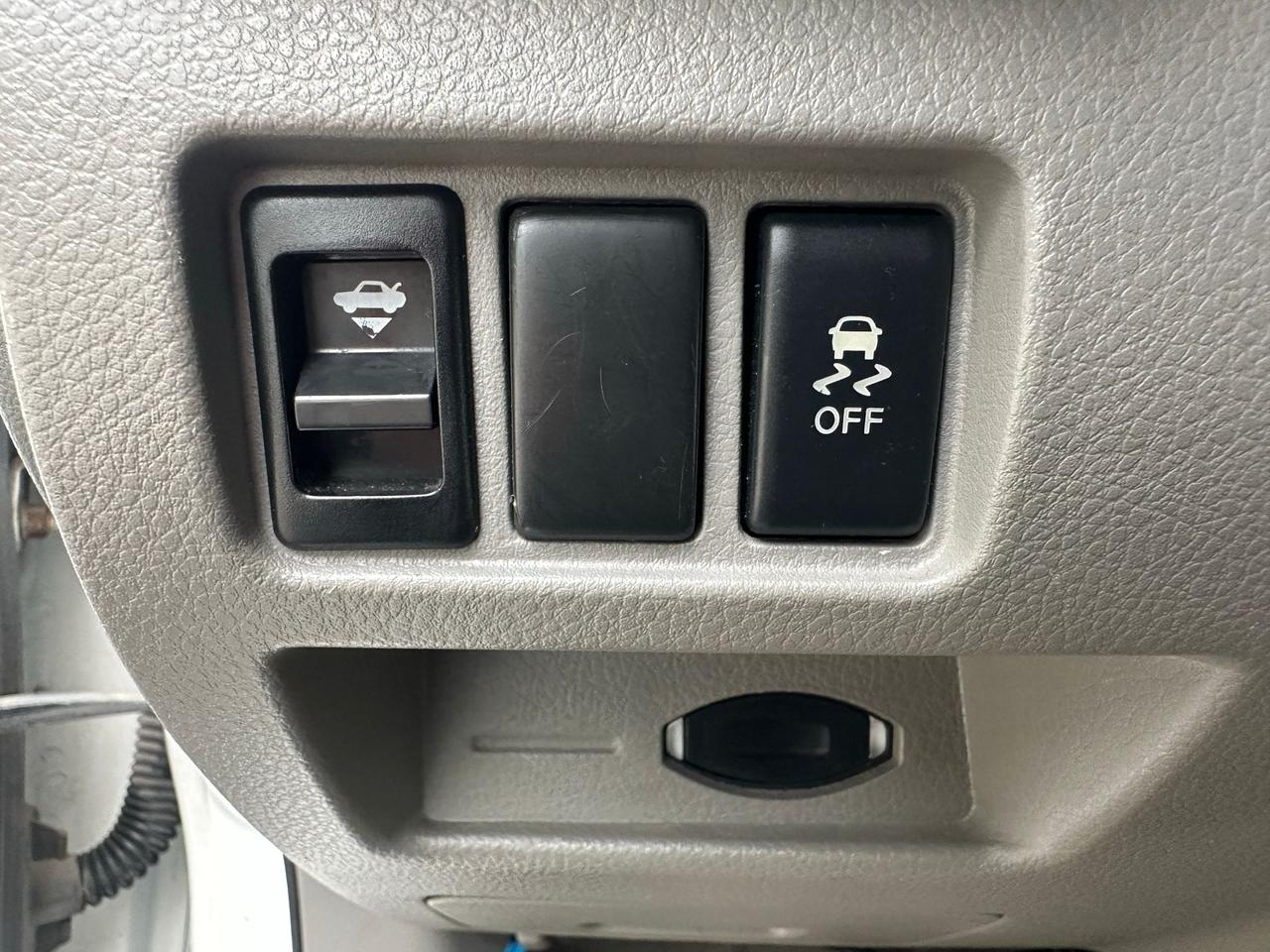2012 Nissan Altima 4dr Sdn V6 CVT 3.5 SR Photo