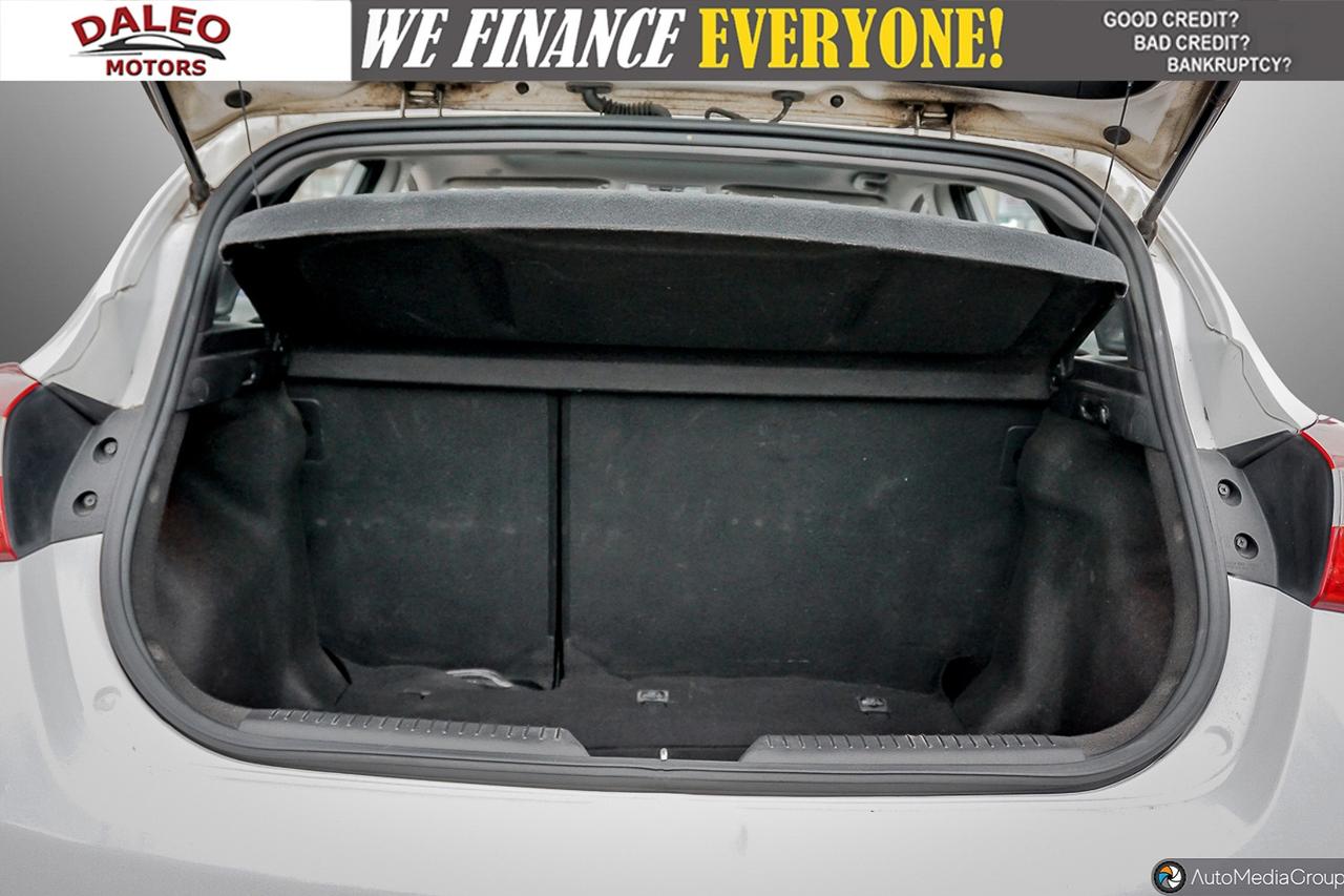 2017 Hyundai Elantra GT HATCHBACK / PANO SUNROOF / H. SEATS / LOW KMS Photo