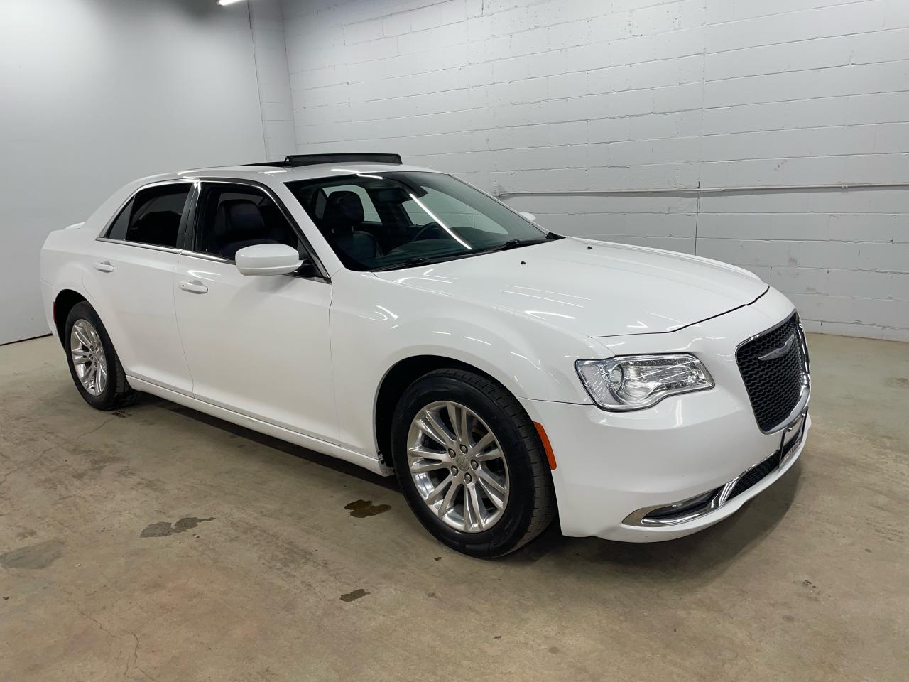 2017 Chrysler 300 Touring  Photo21