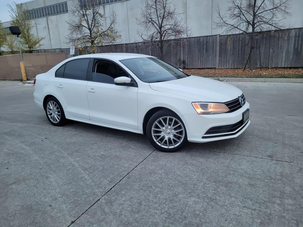 Used 2016 Volkswagen Jetta Automatic, 4 door, Aloyes, 3 Years Warranty availa for sale in Toronto, ON