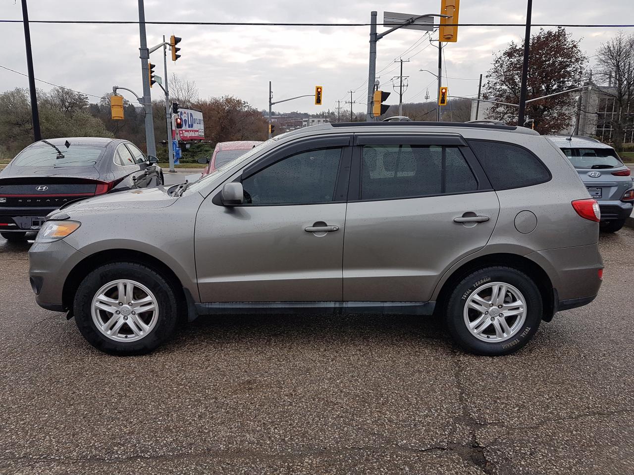 Used 2012 Hyundai Santa Fe GLS *SUNROOF* for sale in Kitchener, ON