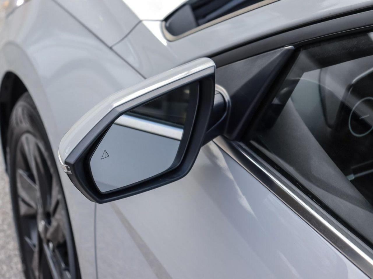 2022 Hyundai Elantra HybridUltimateNavigationRemoteStarterHeatedSeats Photo