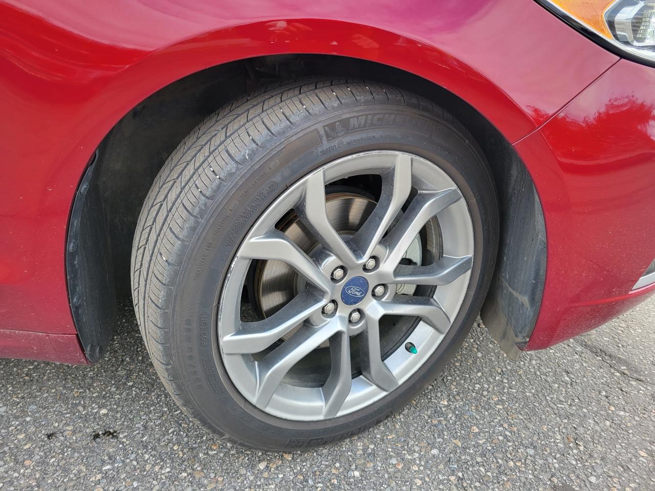 2019 Ford Fusion Hybrid Titanium Photo5