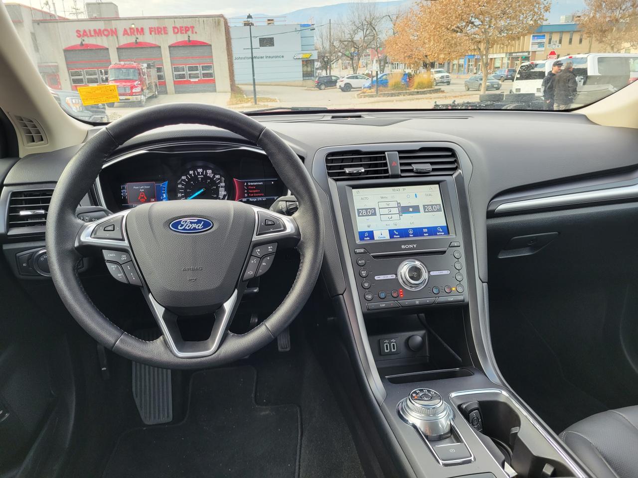 2019 Ford Fusion Hybrid Titanium Photo5