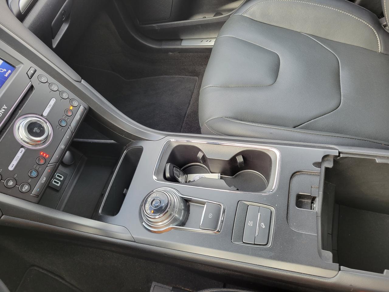 2019 Ford Fusion Hybrid Titanium Photo5