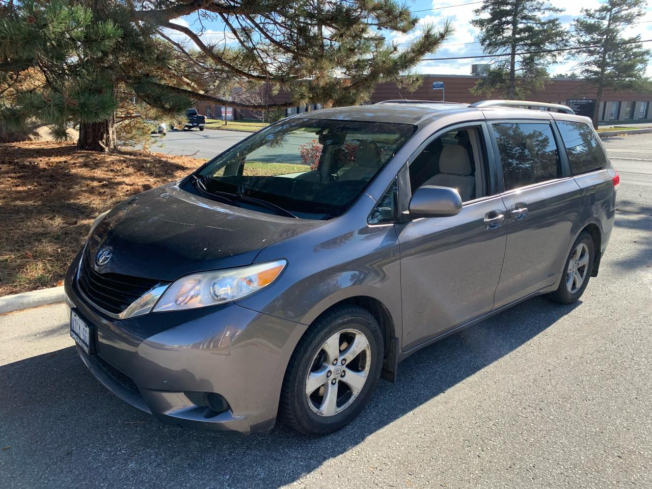 2011 toyota store sienna 8 passenger