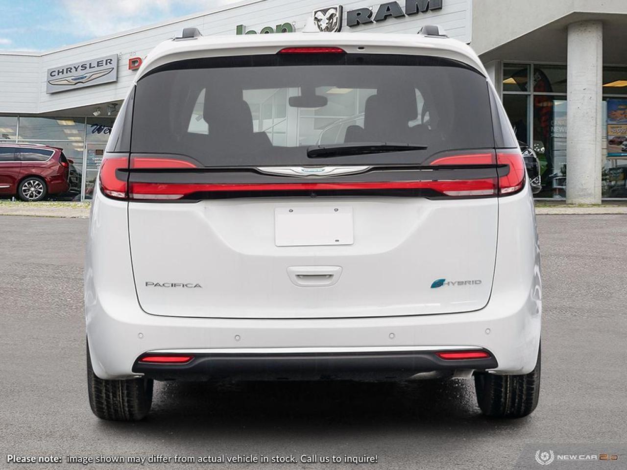 2024 Chrysler Pacifica Hybrid Select Photo4