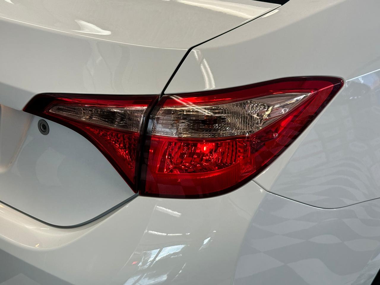 2019 Toyota Corolla CE+New Tires+Camera+Clean Carfax Photo121