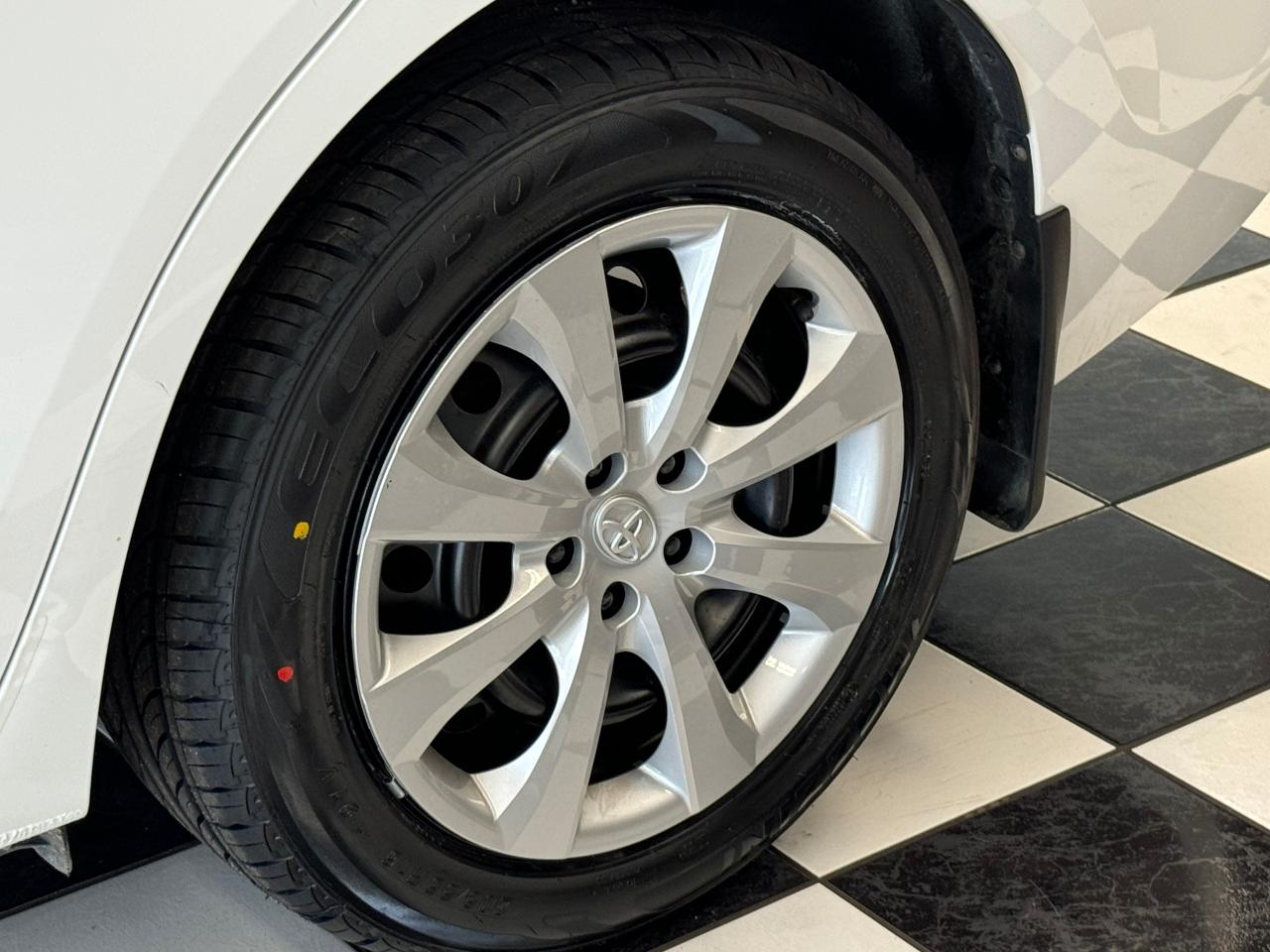 2019 Toyota Corolla CE+New Tires+Camera+Clean Carfax - Photo #51