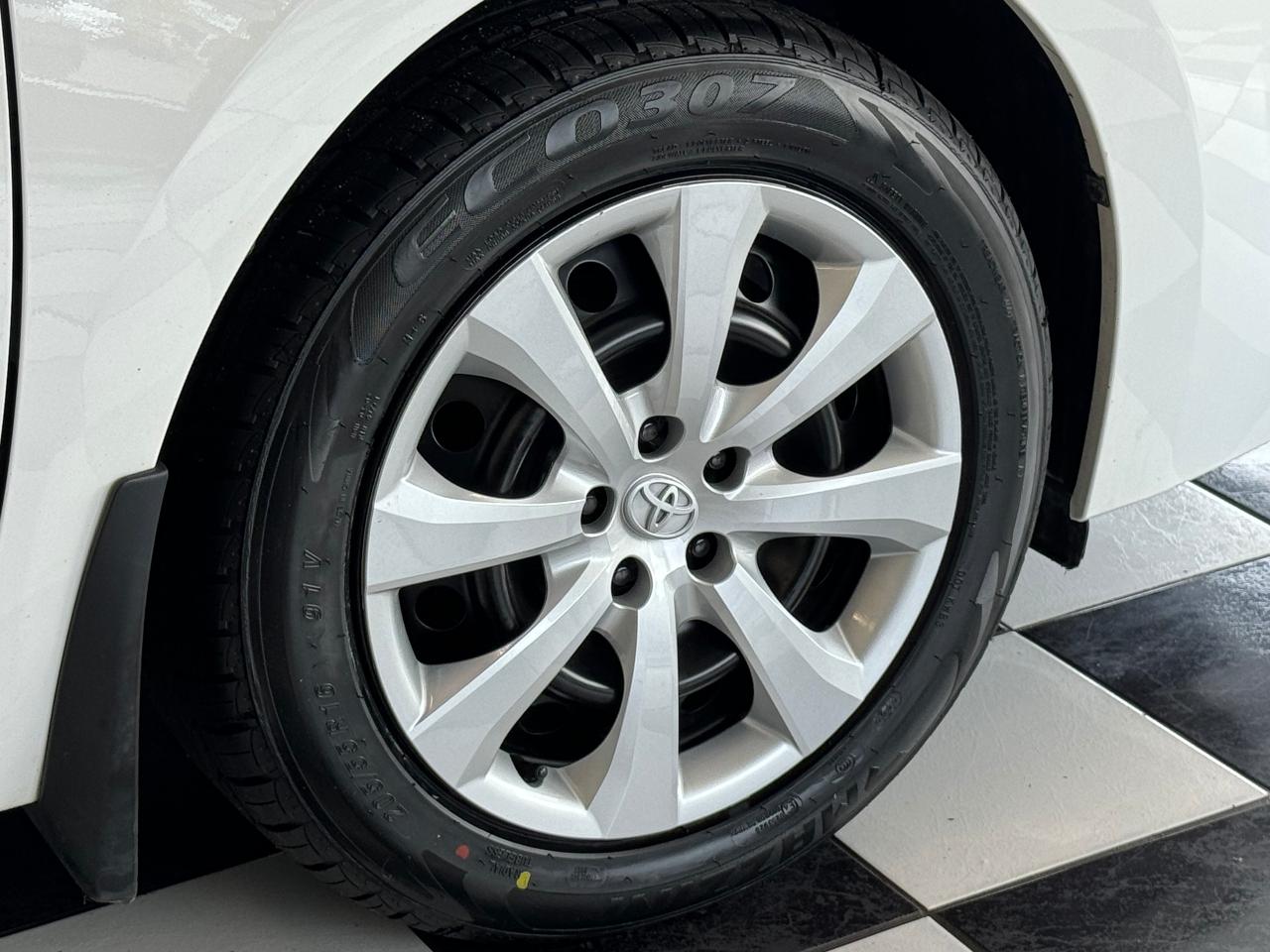 2019 Toyota Corolla CE+New Tires+Camera+Clean Carfax Photo114